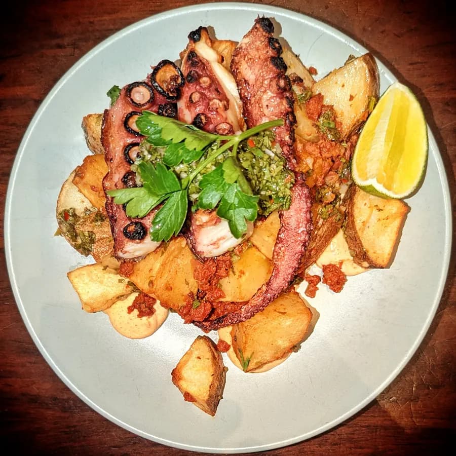 Grilled octopus with potatoes